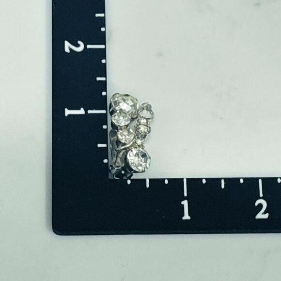 Vintage Rhinestone Cluster Earrings Clip On Clear Silver Tone Party Glam 3D READ - Picture 4 of 14